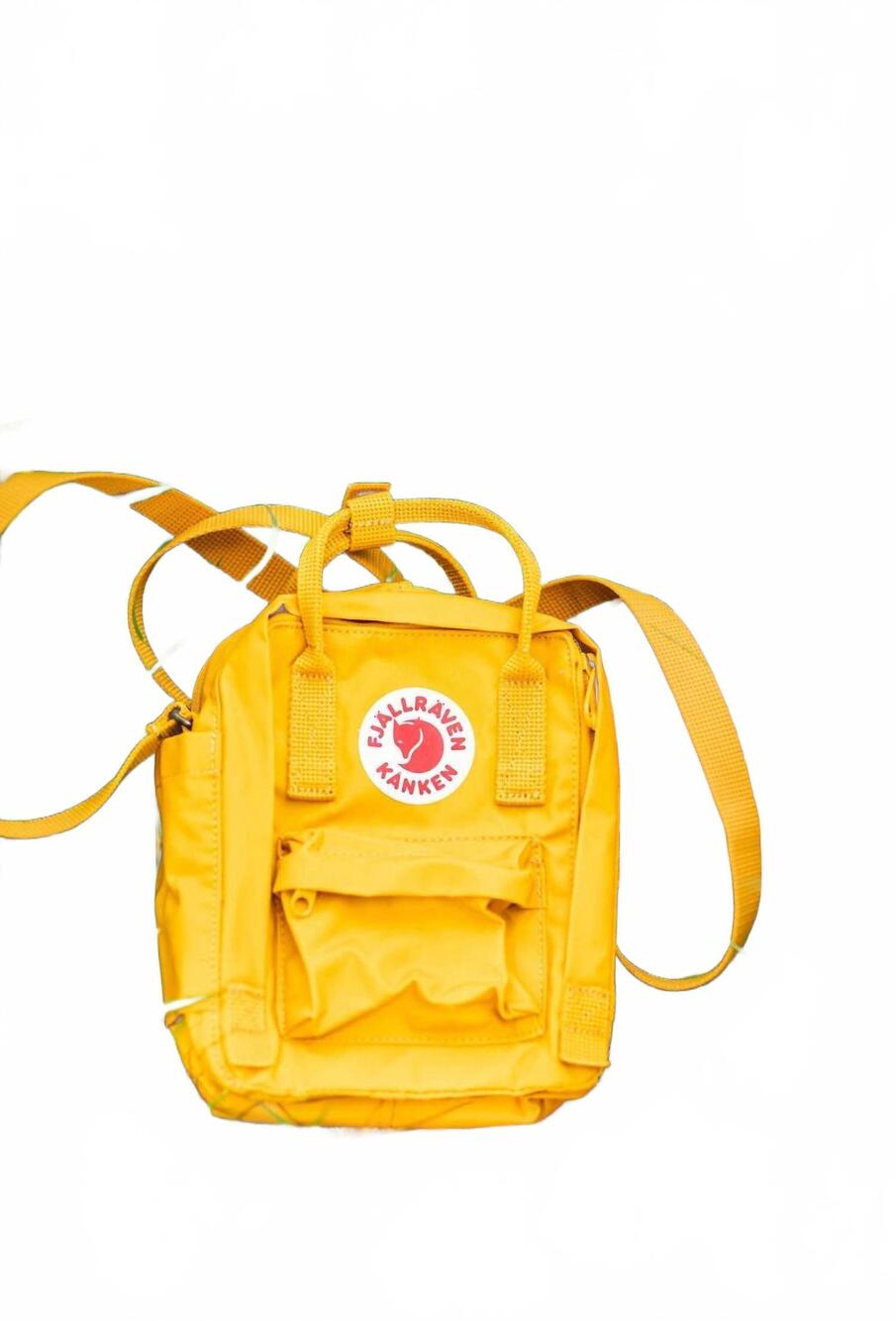 NEW FJALLRAVEN women's kånken sling bag in ochre